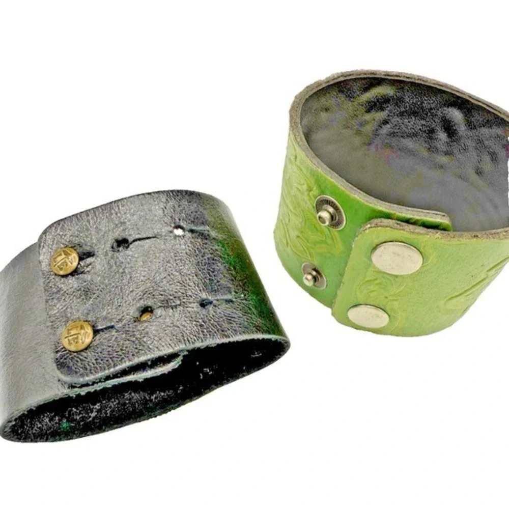 Lot of 2 Cuff Bracelets Costume Jewelry‎